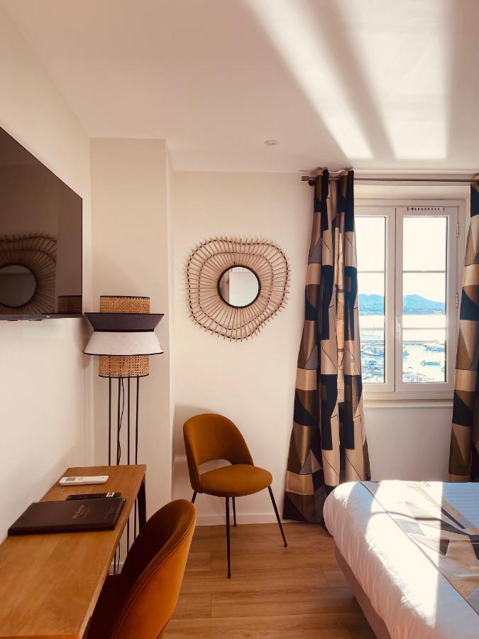 Hotel Restaurant De La Tour 사나리쉬르메르 외부 사진