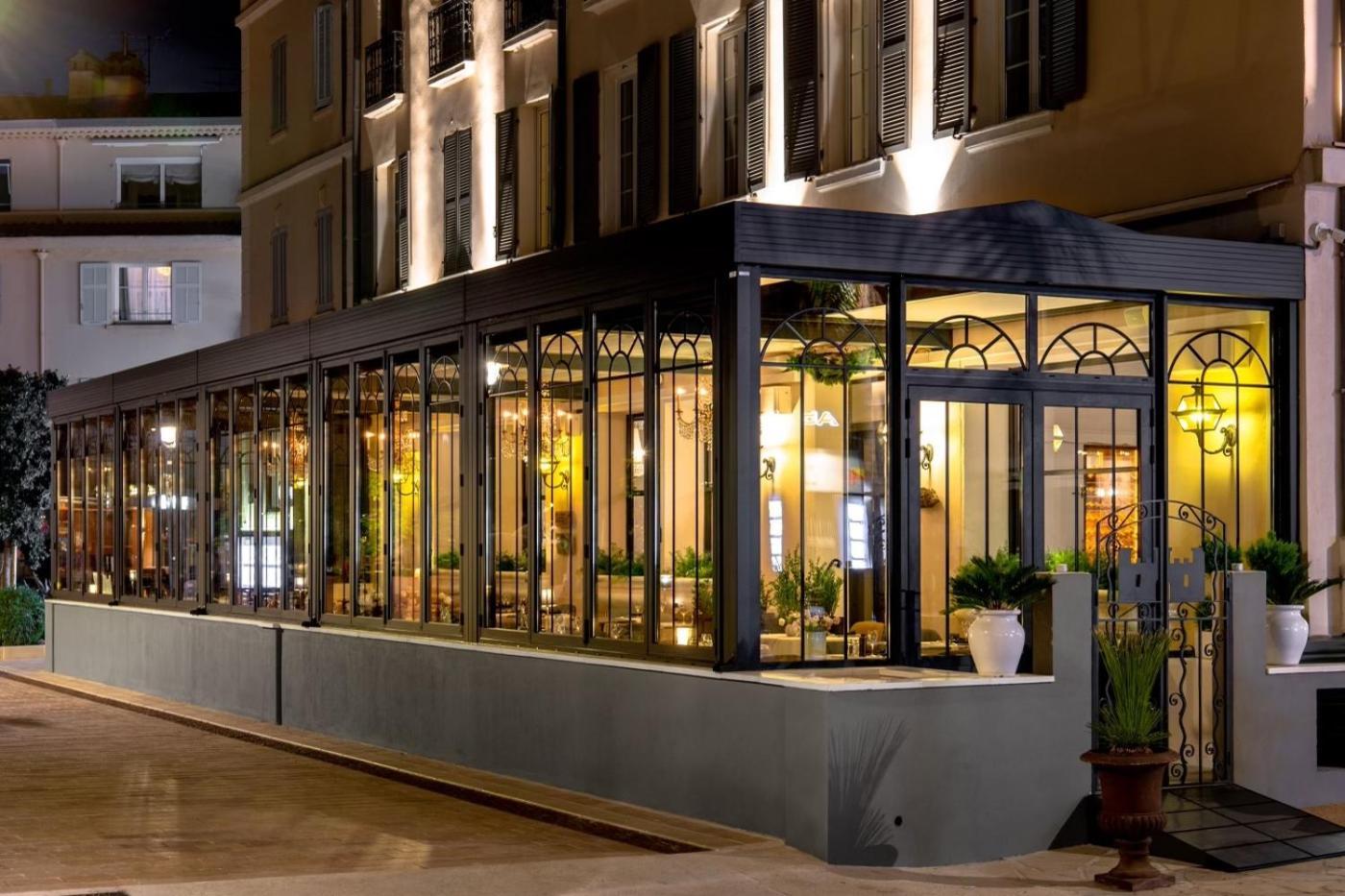 Hotel Restaurant De La Tour 사나리쉬르메르 외부 사진