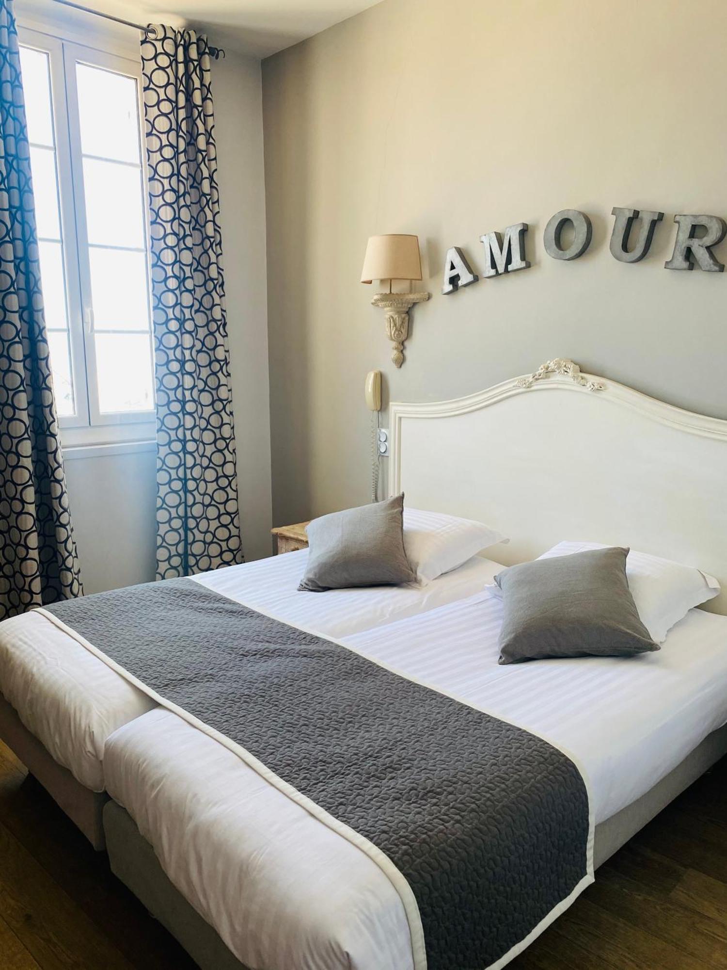 Hotel Restaurant De La Tour 사나리쉬르메르 외부 사진